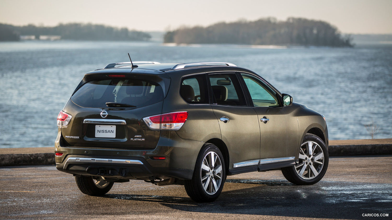 Comparison Jeep Grand Cherokee 2016 vs Nissan Pathfinder SUV 2015